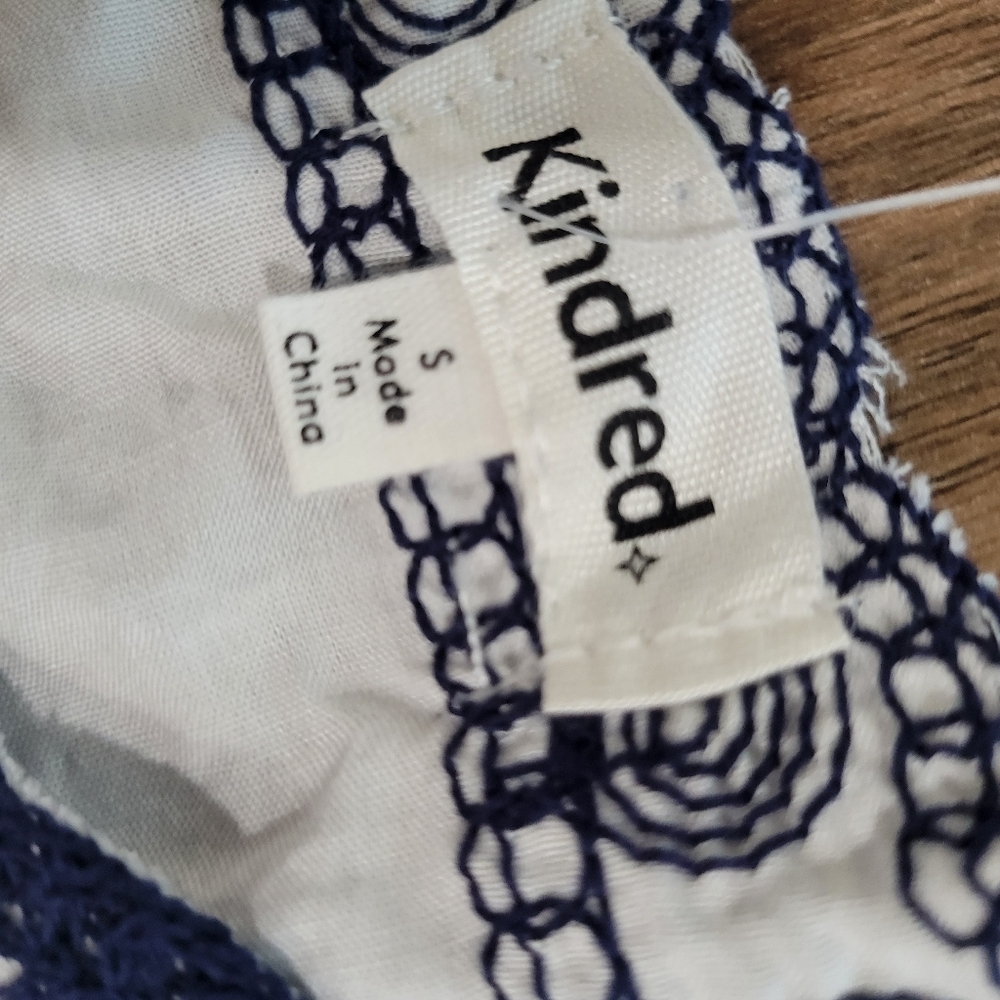 Kindred Women's Embroidered Boho Hippie White Navy Blouse Size S - Picture 10 of 11